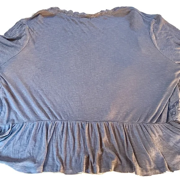 Eyeshadow Open Front Cardigan • Bell Sleeves • Grey w/ Black Floral Embroidery - Picture 13 of 14